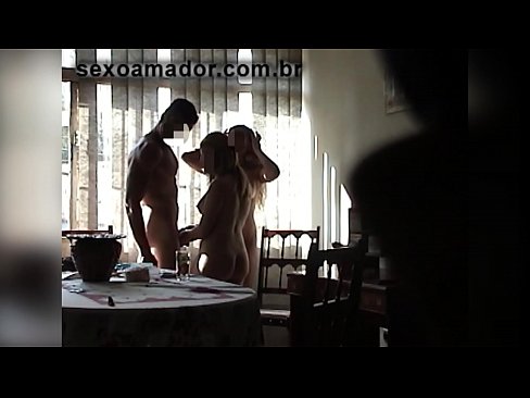 ❤️ Os amigos sexuais invitan a un home xigante e a un trío con el ❤ Putas en nós