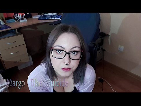 ❤️ Moza sexy con lentes chupa un consolador profundamente ante a cámara ❤ Putas en nós