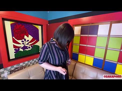 ❤️ A bonita xaponesa de grandes tetas masturbase con xoguetes sexuais e ten un orgasmo. Ela fala nunha entrevista da súa puta experiencia. Tetas enormes e coño peludo xemendo forte. Osakaporn ❤ Putas en nós