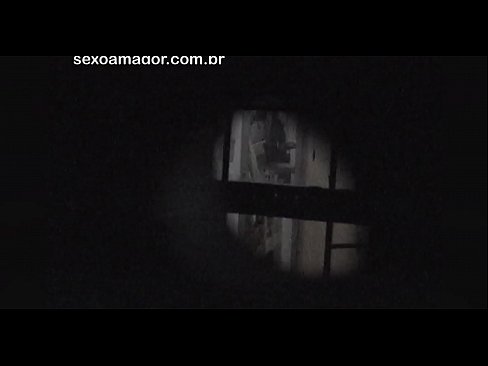 ❤️ Blondie é gravada en segredo por un voyeur do barrio escondido detrás de ladrillos ocos ❤ Putas en nós