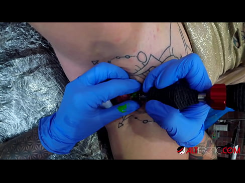 ❤️ Sully Savage, moi tatuada, tatuouse no clítoris ❤ Putas en nós