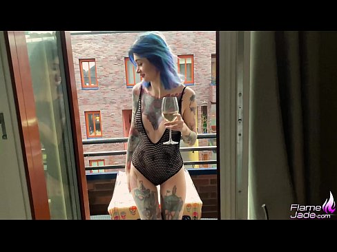 ❤️ Tremenda nena chupando dun trago e fodendo apaixonadamente baixo o ceo aberto ❤ Putas en nós